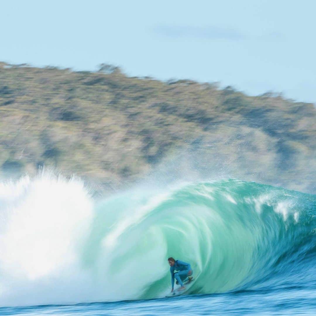 ローラ・エンバーのインスタグラム：「pretty days in the water! nothing better @billabongwomens @chrisgrundyphoto」