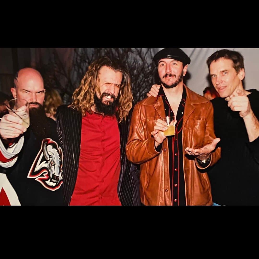 ロブ・ゾンビのインスタグラム：「Party flashback! 16 years ago with Kerry King, Les Claypool and Bill Moseley. That was one wicked party! #robzombie #kerryking #lesclaypool #billmoseley」