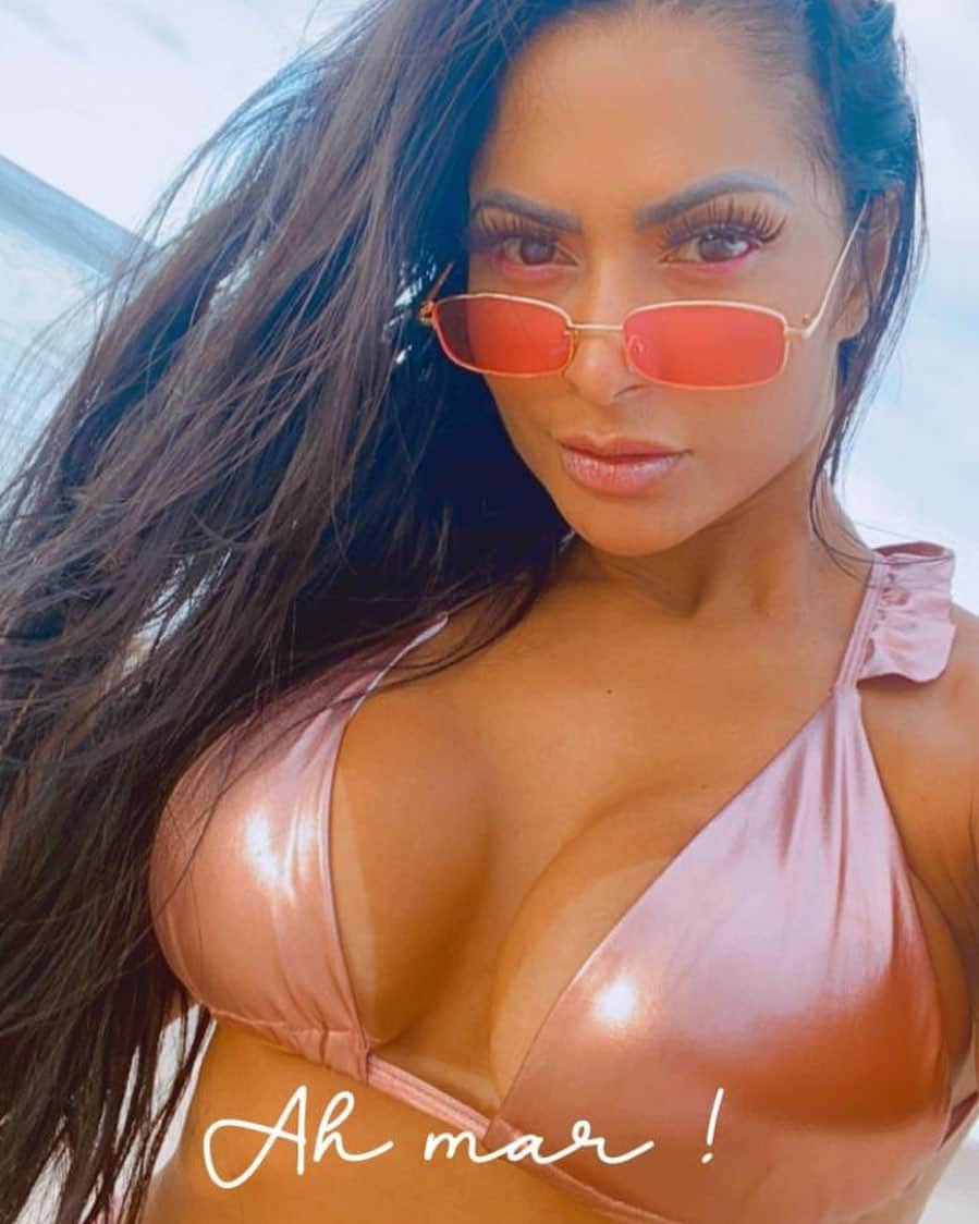 のインスタグラム：「Que eu saiba ser luz quando tudo ao meu redor for escuridão. 💓✨ 👙 @resfashionboutique」