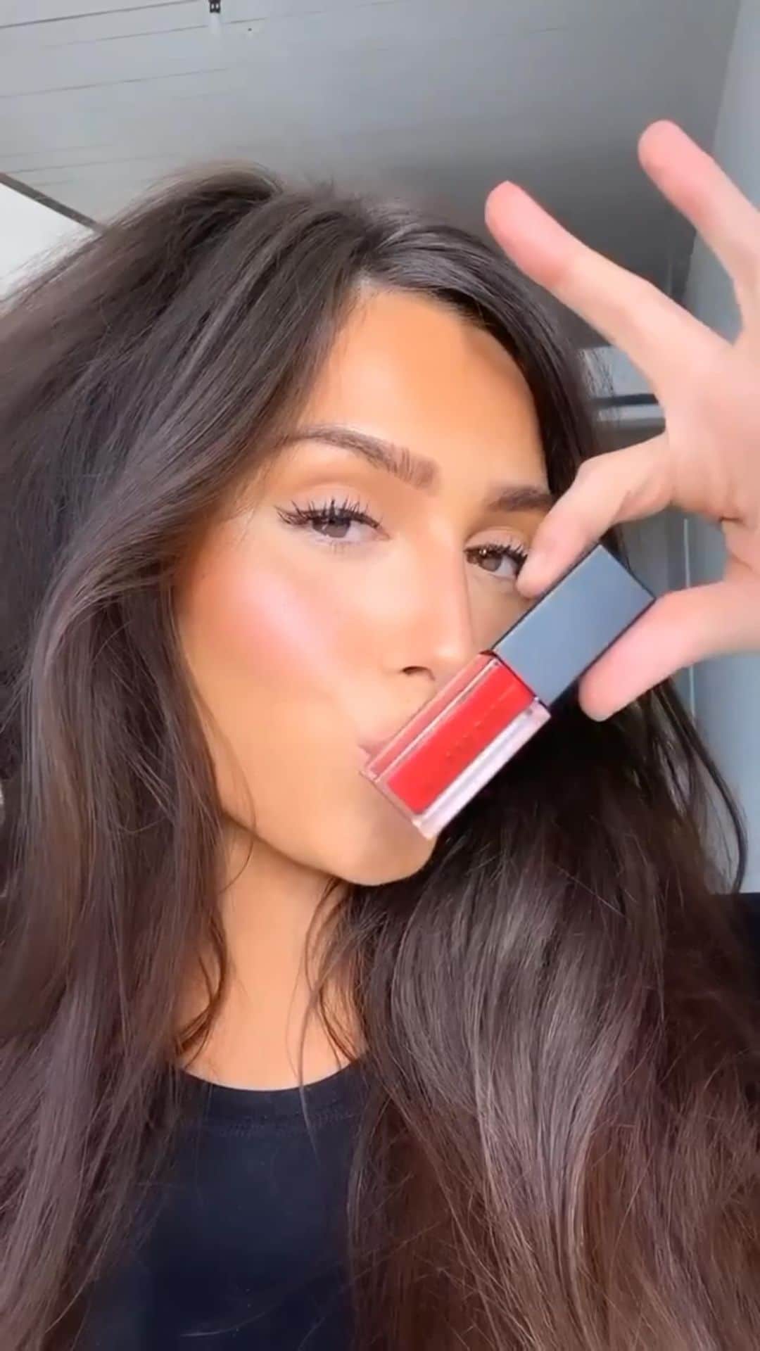 Smashboxのインスタグラム：「@rikkifeerrar looking 🔥🔥🔥 in our Always On Liquid Lip in shade Bang Bang.💋  💄Bang Bang is available @ultabeauty & @macys」