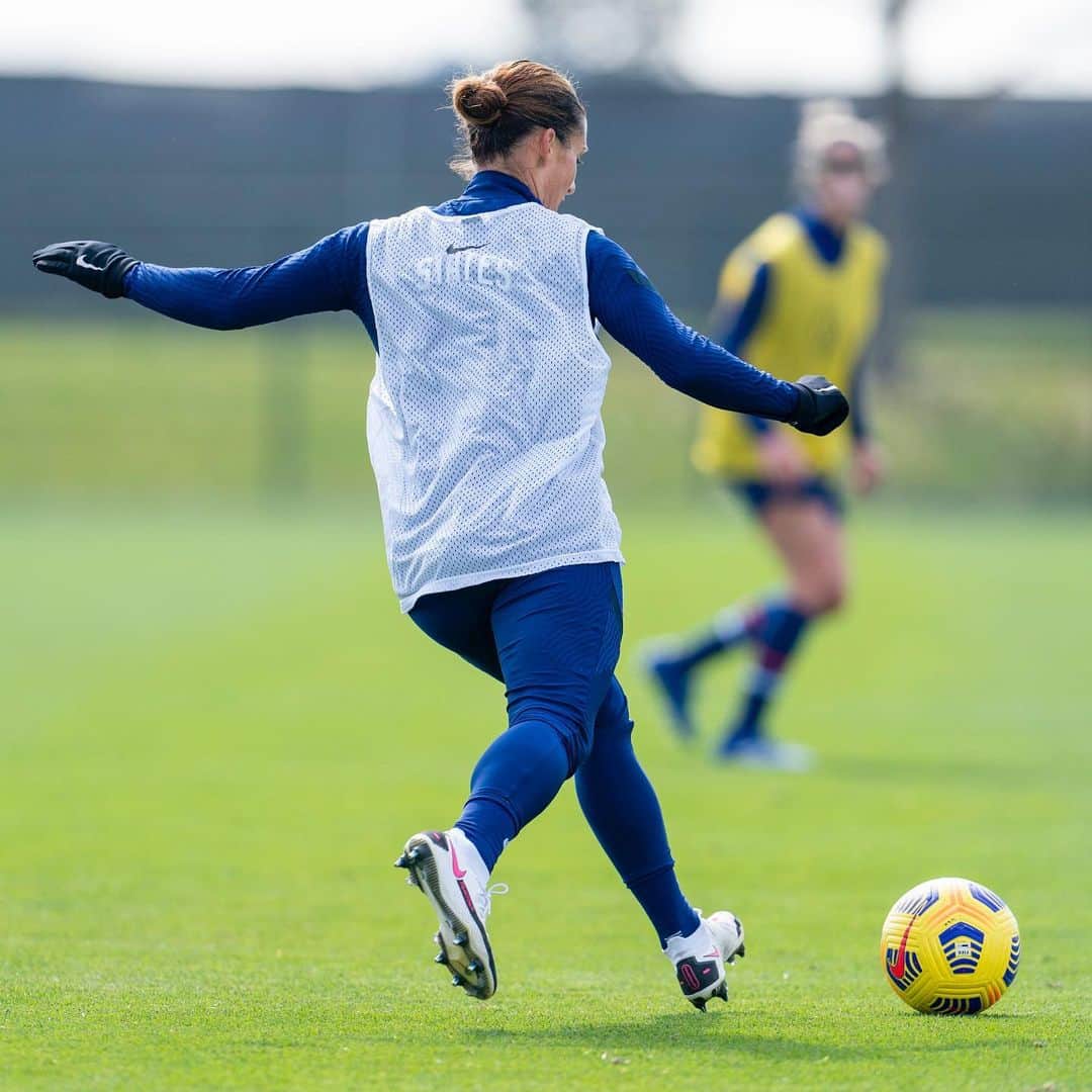 アリ・クリーガーのインスタグラム：「kickin off the new year right and tight..🤗❤️🇺🇸 happy to be back! #USWNT #13thJanuaryCampSo」
