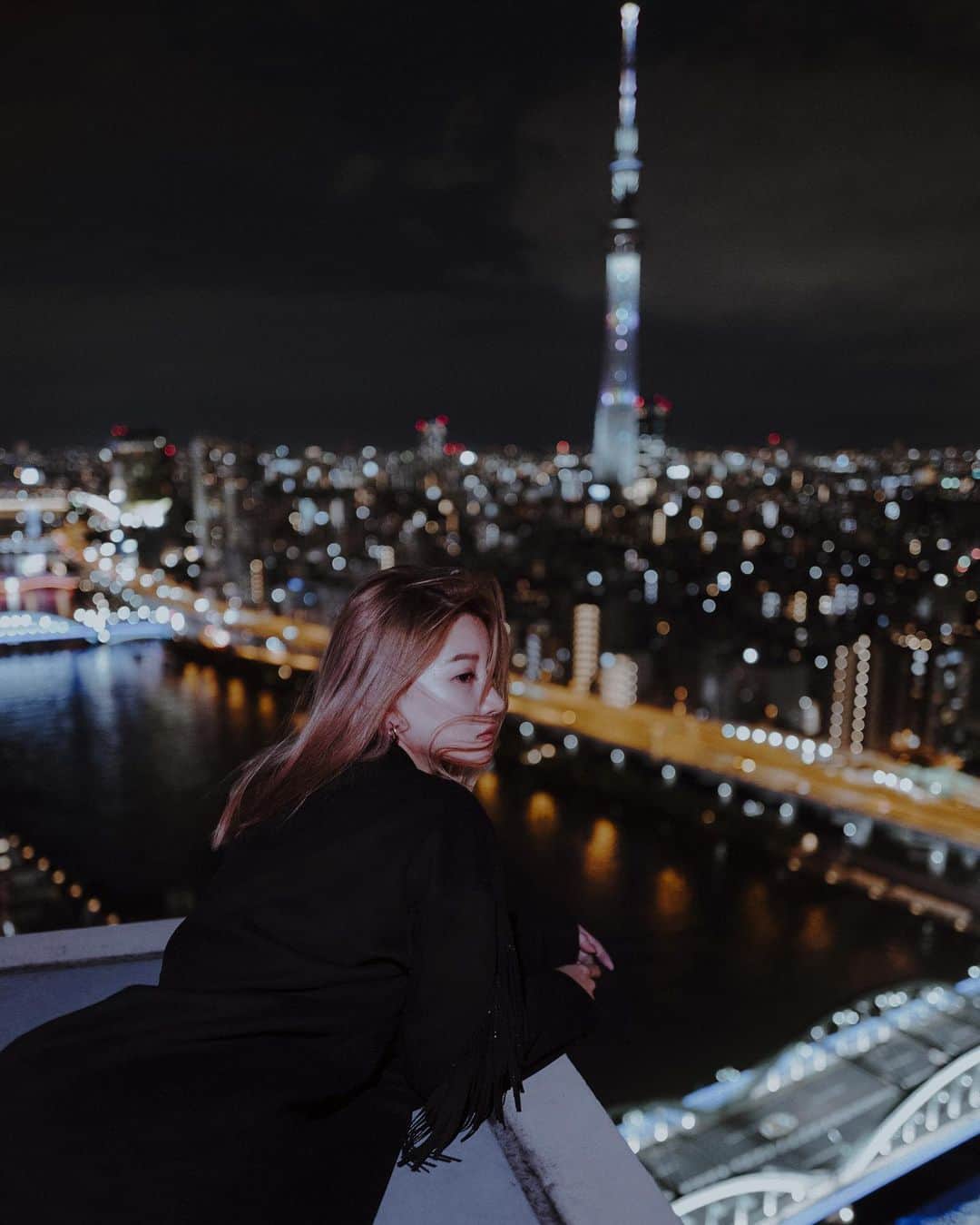 のインスタグラム：「𝗧𝗼𝗸𝘆𝗼🏙✨  #nightview #nightphotography #nightsky #tokyo #skytree」
