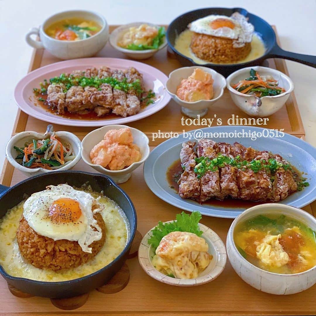 YASUKO TAKESUEのインスタグラム：「. こんばんは☺️💕 . 今日の晩ごはんは… . 🌟キムチーズ炒飯 🌟油淋鶏 🌟海老マヨ 🌟もやしナムル 🌟じゃが明太マヨ 🌟卵とトマトの中華スープ . . .  #晩ご飯#晩ごはん#夜ごはん#夕食#おうちごはん#おうちごはんlover#おうちご飯記録#うちごはん#食卓#手料理#手作りご飯#料理写真#器好き#器#器集め#献立#家庭料理#古谷浩一#food #foodstagram #foodphotography #foodpic #followｍe #instagood #instafood」