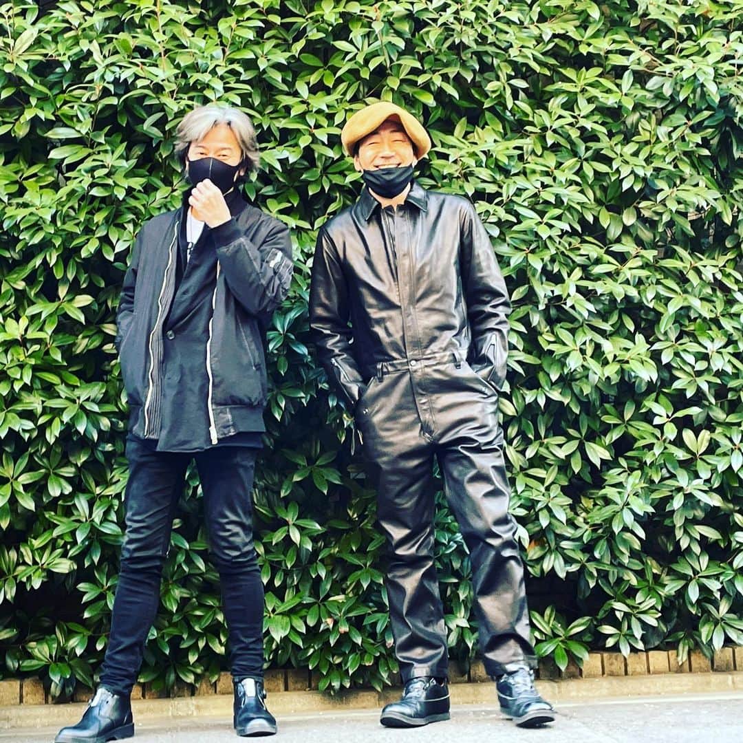 月に吠える。のインスタグラム：「salabaも 今年も よろしくお願いします。  #salaba #青山正隆 #大森南朋  #ツナギは #gavial」
