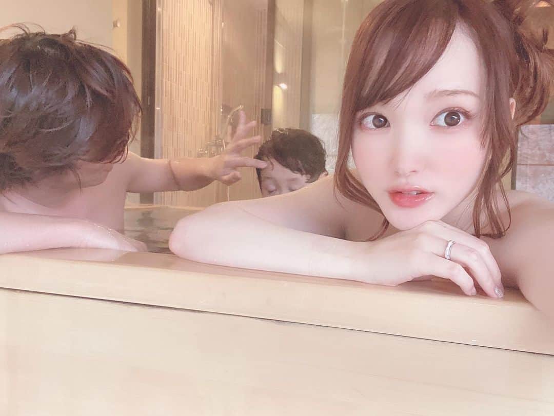 下田美咲さんのインスタグラム写真 - (下田美咲Instagram)「出産前の冒険納めの時。 楽しかった、愛おしかった、良い思い出が作れた。この二人と入る露天風呂が大好きだ。」1月10日 17時01分 - shimodamisaki815