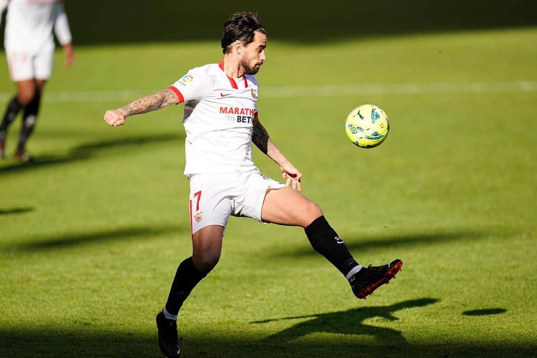 ヘスス・フェルナンデス・サエスのインスタグラム：「Otro pasito más muy importante. Rival fuerte y difícil. No hay tiempo de desconectar, martes otra batalla.. ⚔️ 🔥. VAMOS @sevillafc 📣❗️」