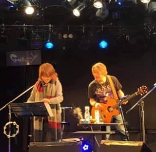 のインスタグラム：「1/10 村民集会　無観客配信ライブ リハも　ごっ機嫌に終わりました あーとーはー　楽しむのーみ ちょっとスタート時間が早いから　 みんな大忙しかな？😆　 コメントもどしどーしくださぁい では　あとでね👍  1/10(日)18:30スタート 配信チケット↓↓↓  https://www.mahocast.com/at/live/478/6107」