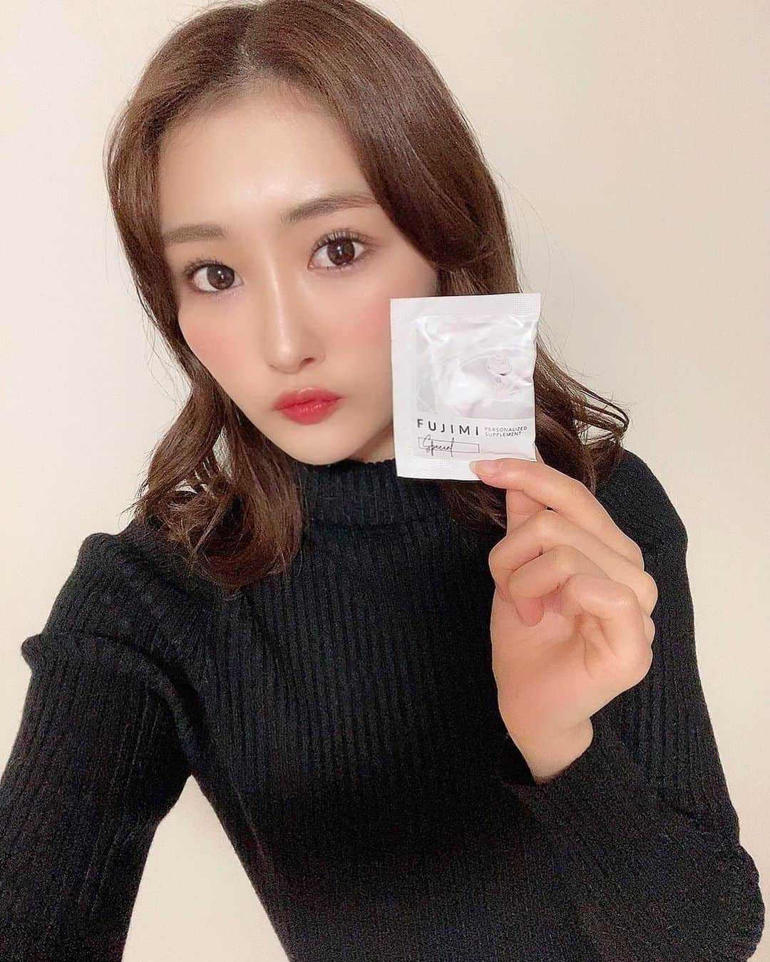 川上礼奈のインスタグラム：「. なくなっちゃったからまた注文したよ💊 もう何回目だろう？ってぐらいリピートしてる 愛用サプリだよ😊✨ @fujimi_official のサプリは自分専用で作ってくれる からその時必要な栄養を取り入れる事が出来て ほんとにオススメ🤍 パックもずーっと使ってるけど本当に次の日 お肌もちもちなる🥺🤍 今度詳しく紹介するね〜！！✨ #FUJIMI #美容 #パーソナライズサプリ  #パーソナライズマスク #pr」