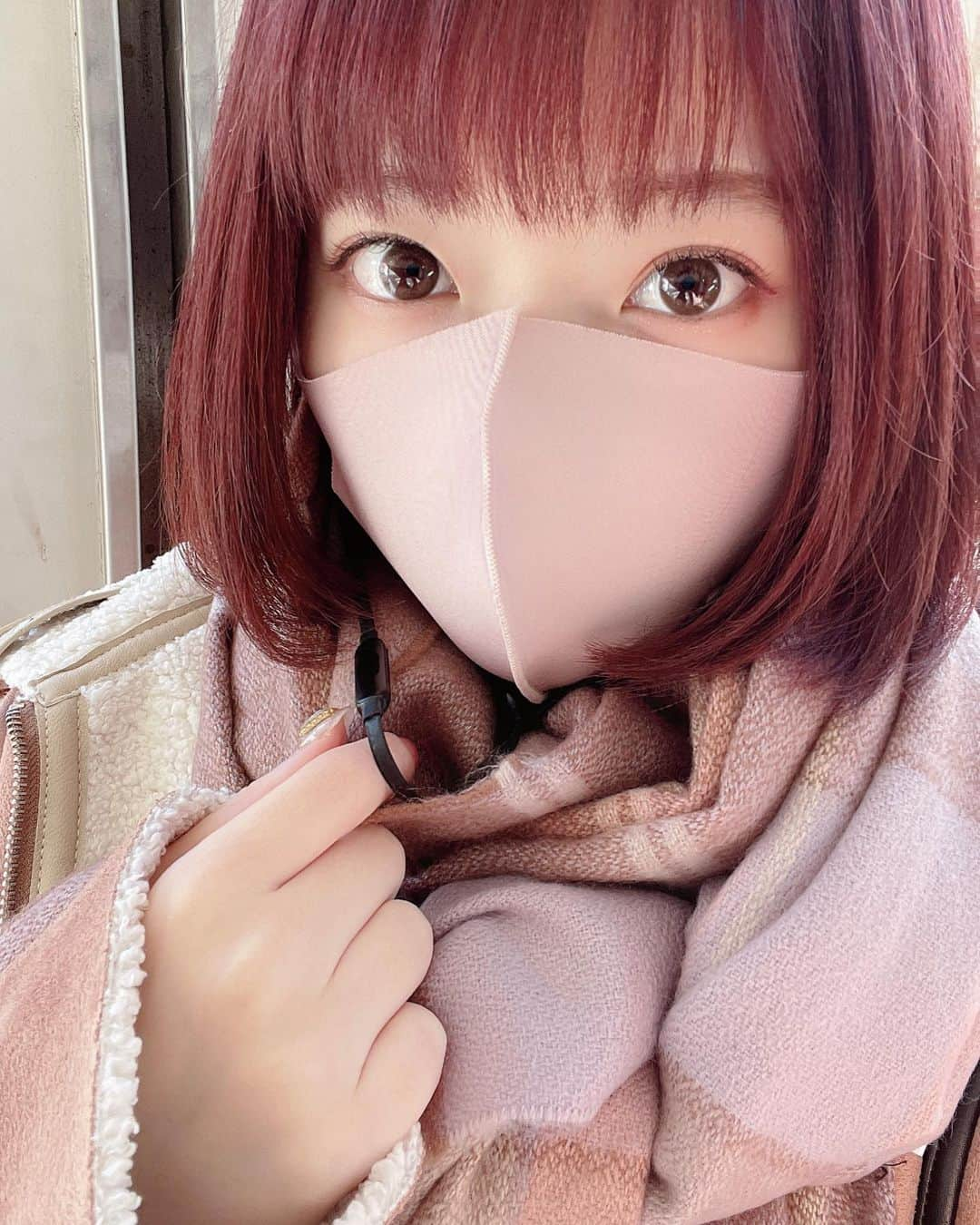 小倉月奏さんのインスタグラム写真 - (小倉月奏Instagram)「♥︎ ・ ・ 髪染めたよ💓 色はいつものレッドバイオレット🌸 春らしくするためにワントーン 明るく入れてみました！！ ・ ・ #hair #violet #red #haircolor  #ヘアカラー #レッド #バイオレット」1月10日 17時25分 - ogurarunon