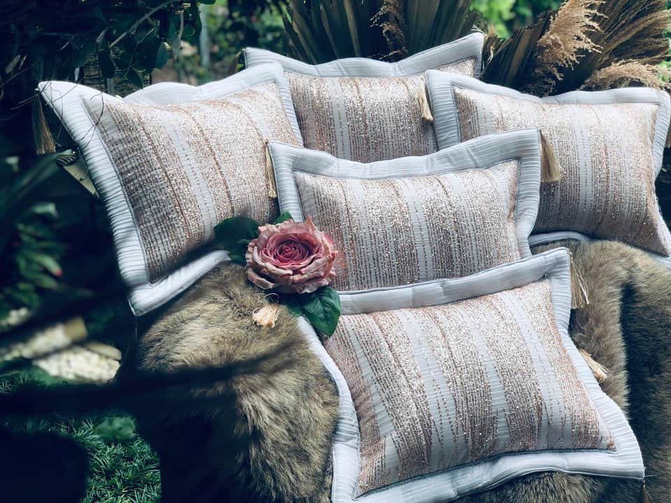 アユ・ティンティンさんのインスタグラム写真 - (アユ・ティンティンInstagram)「Halo dear yukk yang cari bantal sofa cantik dan unik bisa cek di langganan ku @saushine.homedecor dijamin kualitas oke dan cantik.. jangan lupa follow yaa @saushine.homedecor」1月10日 17時29分 - ayutingting92