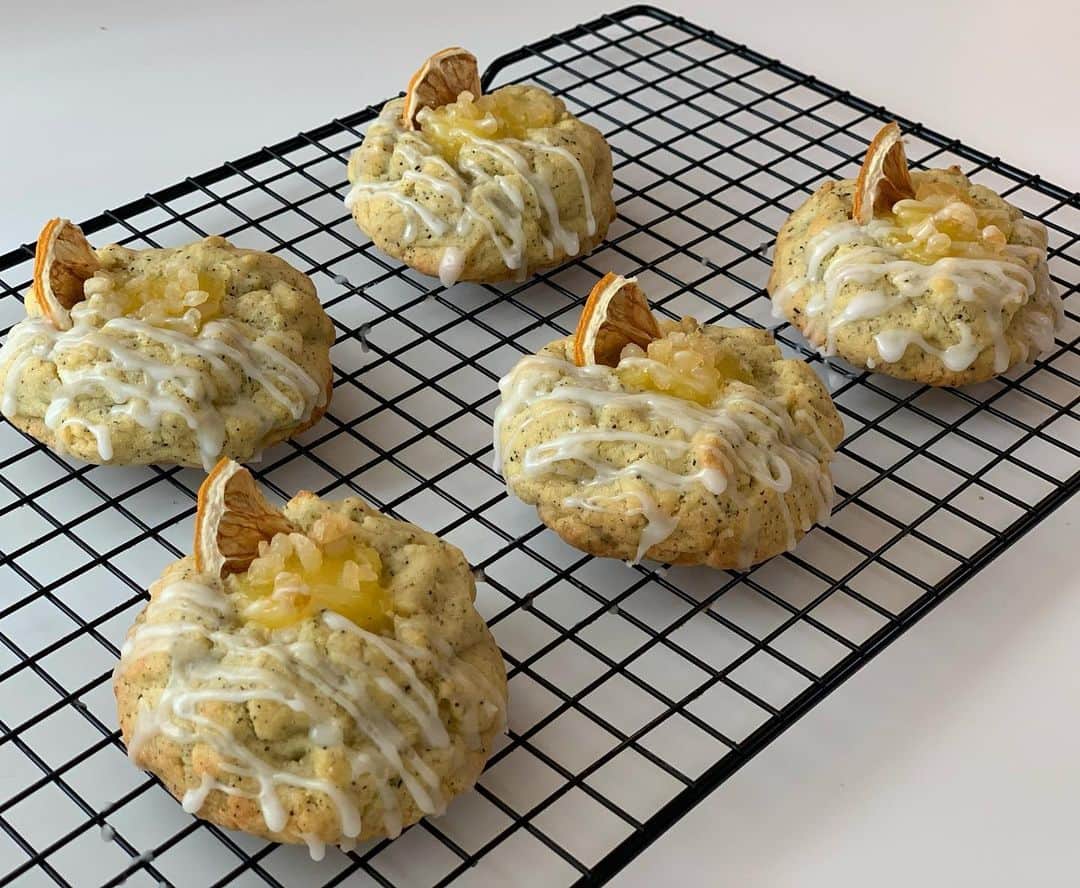 ミンヒ のインスタグラム：「쿠키 굽굽🍪🍋  #얼그레이레몬커드#베이킹」