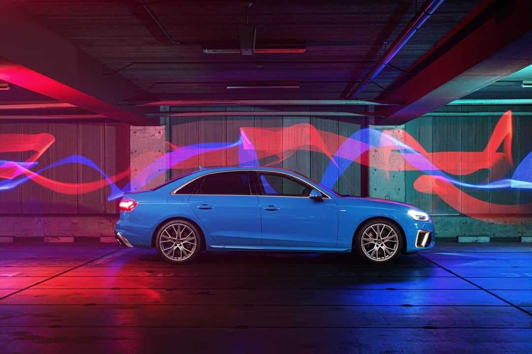 アウディ ジャパンさんのインスタグラム写真 - (アウディ ジャパンInstagram)「Audi A4のデザイン哲学は、躍動するダイナミズムと、シンプルさ。 ストレートに伸びるルーフライン、 フロントからリヤへ走るくっきりとしたショルダーラインが見る人を魅了します。  #Audi #A4 #AudiA4 #Audijapan #アウディ #carwithoutlimits #carsofinstagram #Audiworld #Audigenic #車好きな人と繋がりたい」1月10日 18時00分 - audijapan