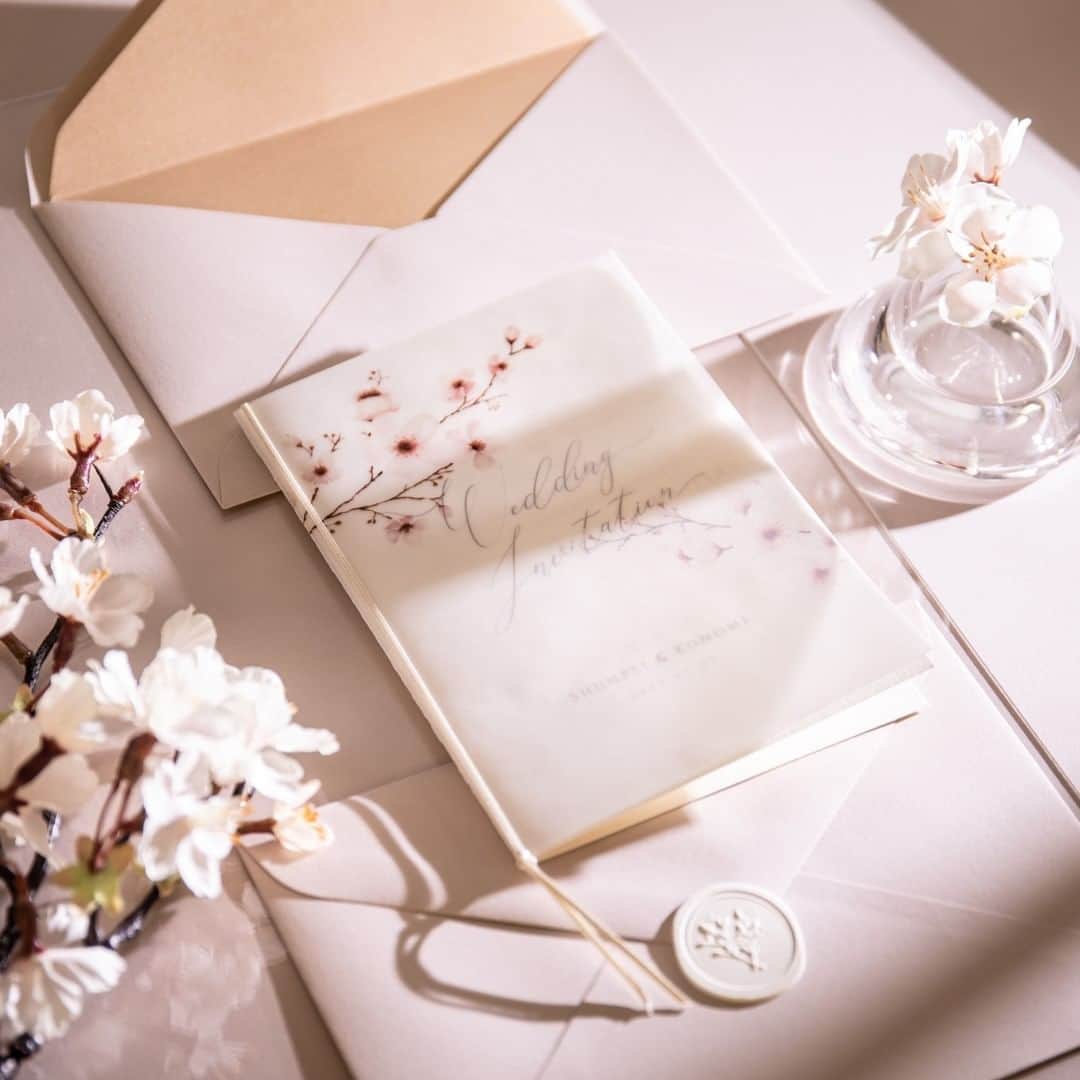 プレ花嫁♡結婚式招待状・席次表専門サイト『ファヴォリ』公式さんのインスタグラム写真 - (プレ花嫁♡結婚式招待状・席次表専門サイト『ファヴォリ』公式Instagram)「春はもう少し先ですが…🐷 人気のさくらモチーフ🌸 集めてみました🥰✨  #favori_wedding #favori_cloud #ファヴォリクラウド #結婚式招待状  #招待状封筒 #招待状手作り #結婚式diy #ブライダルペーパーアイテム #ウェディング準備 #2020秋婚 #2020冬婚 #2021春婚 #2021夏婚 #2021秋婚 #2021冬婚 #結婚式延期 #結婚式決行 #プレ花嫁 #marry花嫁 #tg花嫁 #卒花嫁 #大阪花嫁 #関西花嫁 #日本のプレ花嫁さんと繋がりたい」1月10日 18時00分 - favori_wedding