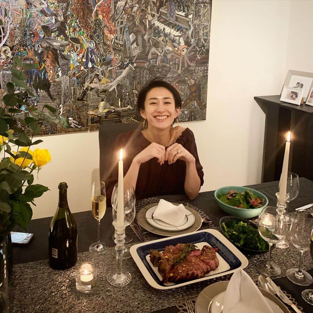 小堀ケネスさんのインスタグラム写真 - (小堀ケネスInstagram)「Happy New Year! Wifey and I celebrated our 6th year Wedding Anniversary yesterday.  Thank You for always bringing smiles Poops.  Love You!!  あけましておめでとうございます！ 昨日は鬼ママと結婚6周年でした。笑顔と笑いにあふれる毎日ありがとう！これからも仲良しでいようね！鬼ママ大好きだよ❤️  #notdrunk #mommy #daddy #6thanniversary #loveyou #鬼ママ　#パパ　#結婚6周年　#いつもありがとう」1月10日 9時14分 - kenkob0903