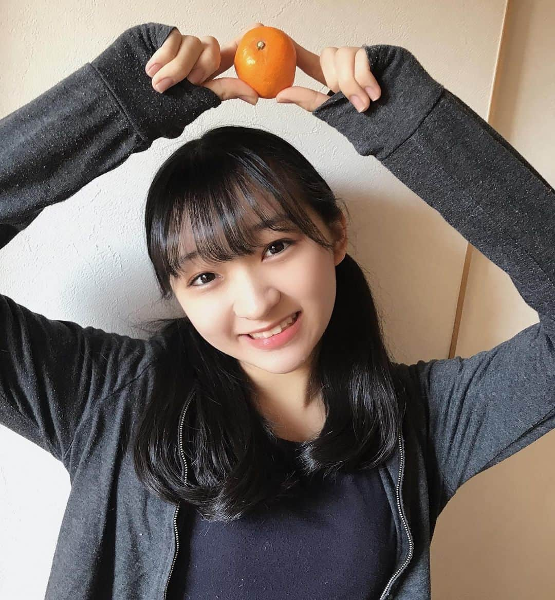 前野えまさんのインスタグラム写真 - (前野えまInstagram)「風邪予防に毎朝みかんを食べてます🍊 感染対策も万全にして、今日もお稽古へ行ってきます！ ・ ・ #風邪予防 #みかん #ビタミンc #感染対策 #舞台 #稽古 #今日も頑張ろう   #orange #vitaminc  #haveagoodday  #followme #tagsforlikes #tflers #tagsforlikesapp #actress #actor #girl #photography #portrait #portraitphotography #daily_phot_jpn #japan_daytime_view」1月10日 9時07分 - maeno_ema