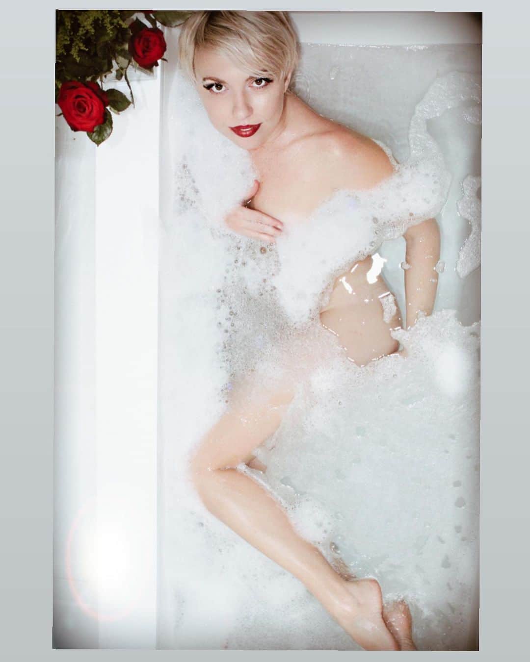 カリディー・イングリッシュさんのインスタグラム写真 - (カリディー・イングリッシュInstagram)「I started going back to school for photography! Due to the pandemic, modeling, touring and film productions are shut down. So while I wait to jump in front of camera when it’s safe, Ive gotten back behind! 💃🏼 📸   It’s been a blast getting back to my first career before I won Top Model! I realllllly enjoy shooting all types of humans and having them feel confident, sexy and beautiful.   I set up a boudoir studio next to a big open balcony to photograph men/women/couples. I’m a one person crew to keep me & my clients safe. 💞 This was my shoot with the beautiful @chrystalljane.   Which one is your favorite? Would you do a boudoir photo shoot? Would you be my next top model? 🥰🌹❤️💋  ____________________________ My photography IG is @carideephotos. Thank you for following me during my new journey! I love y’all so! 🌹🌹🌹🌹🌹」1月10日 9時16分 - carideeenglish