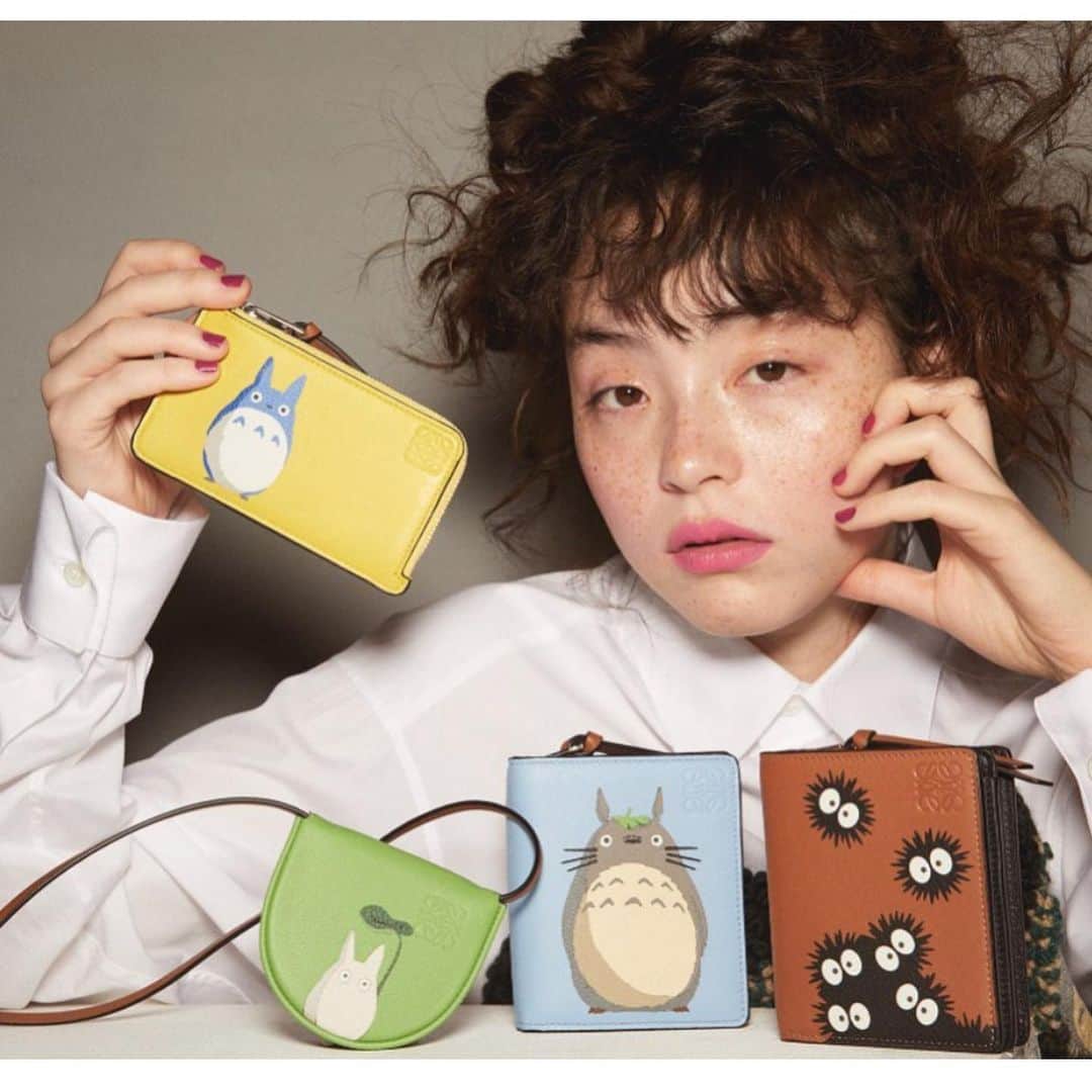 管沼詩乃さんのインスタグラム写真 - (管沼詩乃Instagram)「@voguegirljapan  「LOEWE×となりのトトロ」 🌳カプセルコレクション💛  Model: @sereeeenam  Photos: @omisakii  Hair : @gxxxxxo  Makeup: @harukadebeau  Editor: @genarai  #loewe #loewetotoro」1月10日 9時19分 - shinosuganuma