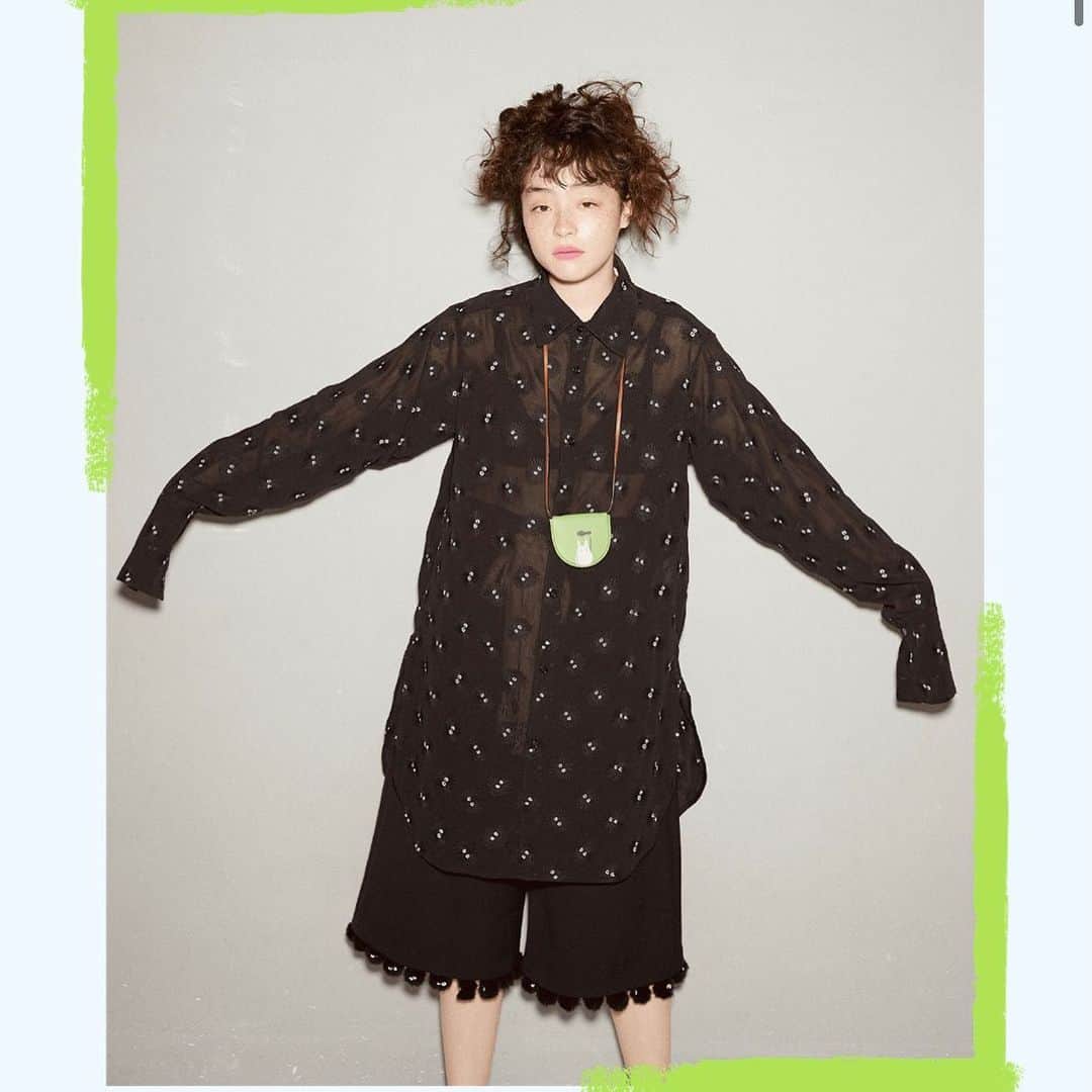 管沼詩乃さんのインスタグラム写真 - (管沼詩乃Instagram)「@voguegirljapan  「LOEWE×となりのトトロ」 🌳カプセルコレクション💛  Model: @sereeeenam  Photos: @omisakii  Hair : @gxxxxxo  Makeup: @harukadebeau  Editor: @genarai  #loewe #loewetotoro」1月10日 9時19分 - shinosuganuma