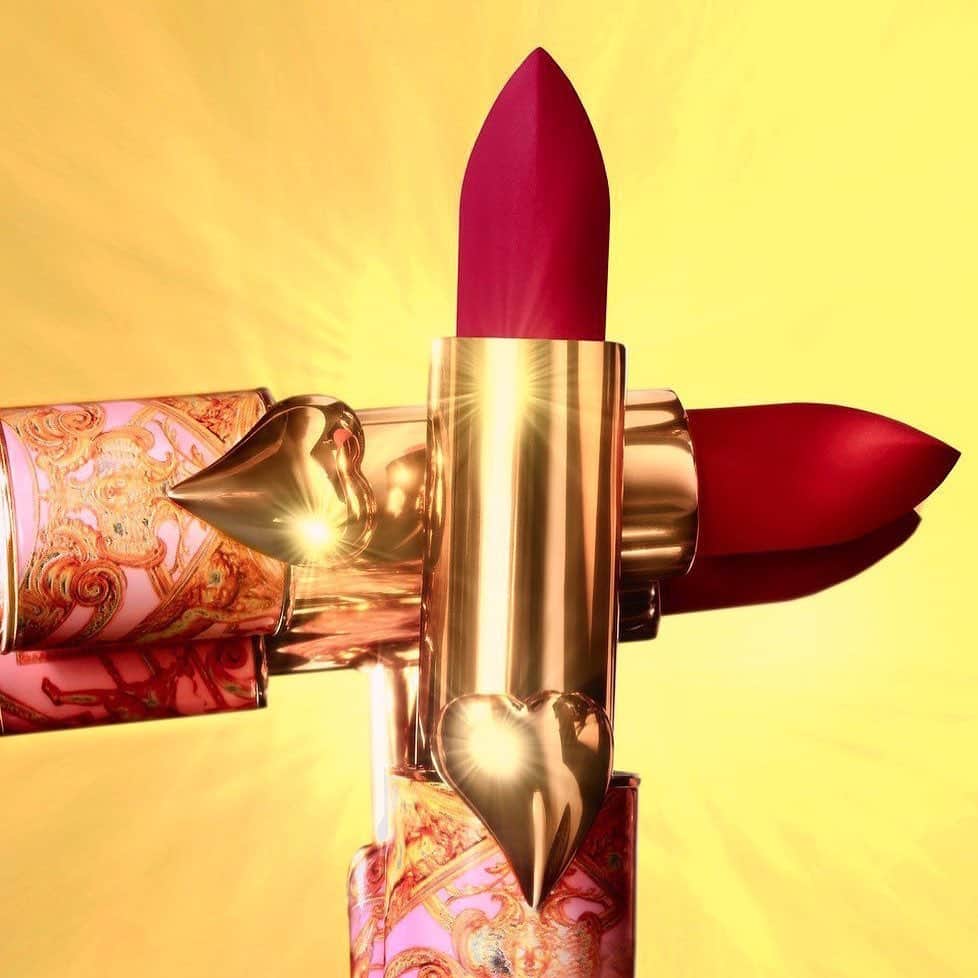 セフォラさんのインスタグラム写真 - (セフォラInstagram)「From our friends at @patmcgrathreal: LIMITED EDITION MATTETRANCE LIPSTICKS ⚡️⚡️⚡️ The world’s most major matte lipstick: MatteTrance™ Lipstick in *NEW* shades ‘DIVINE ROMANCE’ - a delicious rose dusk - and ‘AMOUR’ -a captivating coral rose - cloaks lips with rich pigment, supreme hydration and sensual creaminess, blurring the appearance of imperfections. Packaged in magnificent holiday-exclusive Limited Edition collectible bullets, these award-winning matte lipsticks are the ultimate in glamorous gifting ⚡️⚡️⚡️ SHOP NOW at Sephora.  PAT McGRATH LABS MatteTrance Lipstick - Celestial Divinity Collection  PAT McGRATH LABS MatteTrance Lipstick - Celestial Divinity Collection」1月10日 9時28分 - sephora