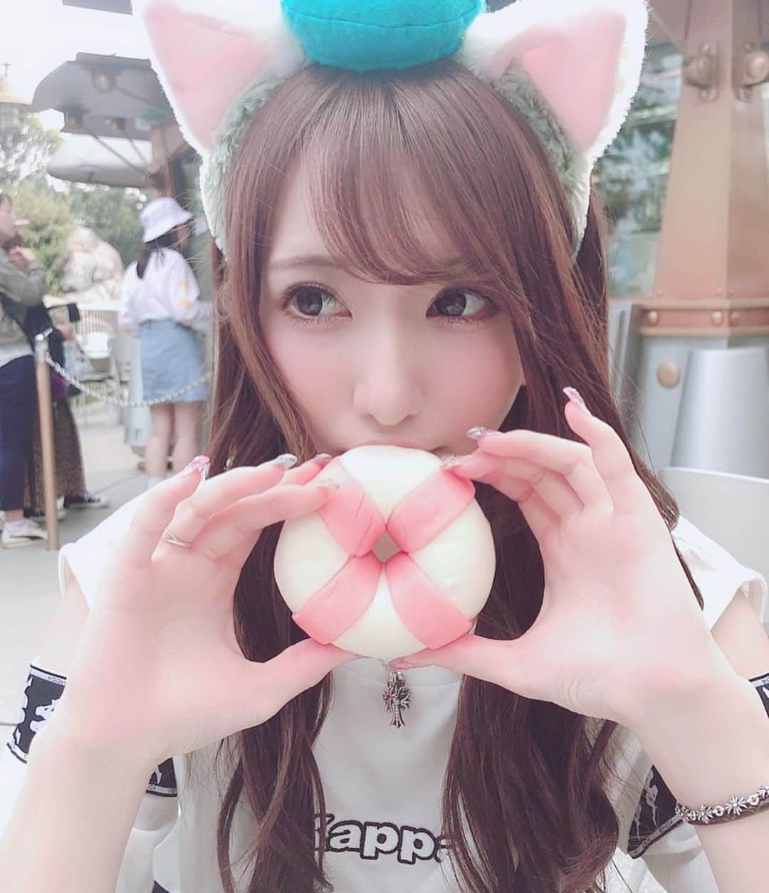 園田みおんのインスタグラム：「﻿ ﻿ これもう２年前とか時間経つのはやすぎ..﻿ そんで髪の毛なげぇ...( ◜ω◝ )のばそ﻿ ﻿ ﻿ ﻿ ﻿ #懐かシリーズ﻿ #disneyresort #daisy  #disneysea #ディズニーシー  #gelatoni #ジェラトーニ #うきわまん #食べたい  ﻿ ﻿」