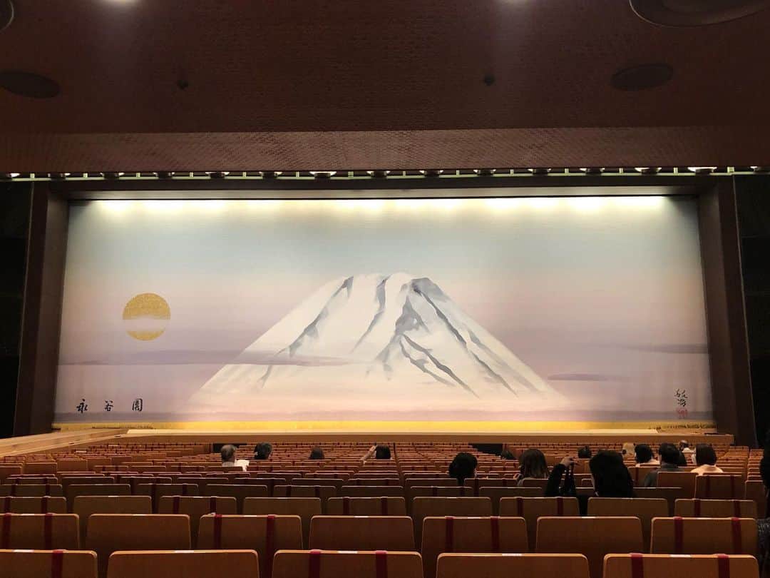 馬場典子さんのインスタグラム写真 - (馬場典子Instagram)「先日の#富士山 #新橋演舞場 座席数を減らしたり、客席での食事なども禁止にしたり、対策をされていました。」1月10日 9時39分 - baba_channel