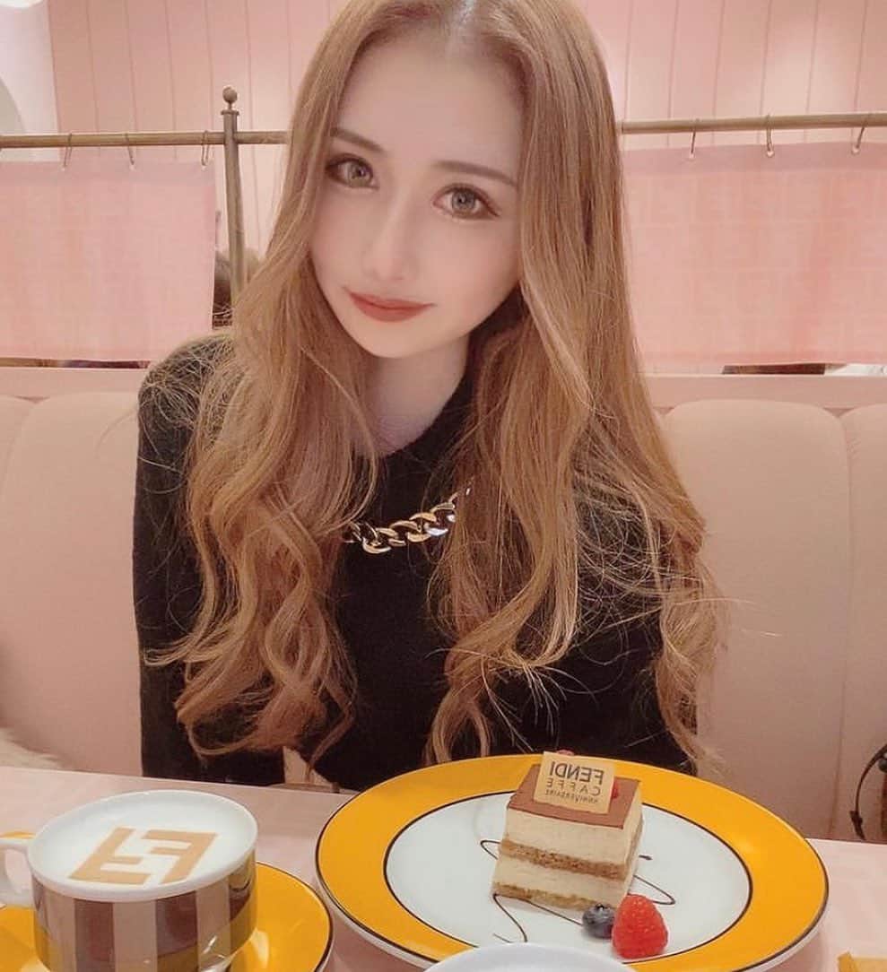 神出鬼没の【キャバ図鑑】のグルメインスタ