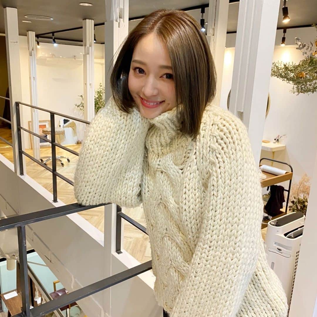 野口和弘のインスタグラム：「chayちゃんメンテナンス。 @chay1023_official  . ミディアムからボブに。 久々にこの長さまでカット。 . カラーはシルバーサファイアで 透明感と深みを。 . 早く生のLiveが見たい。 . #cieca. #ciecanoguchi  #chay」