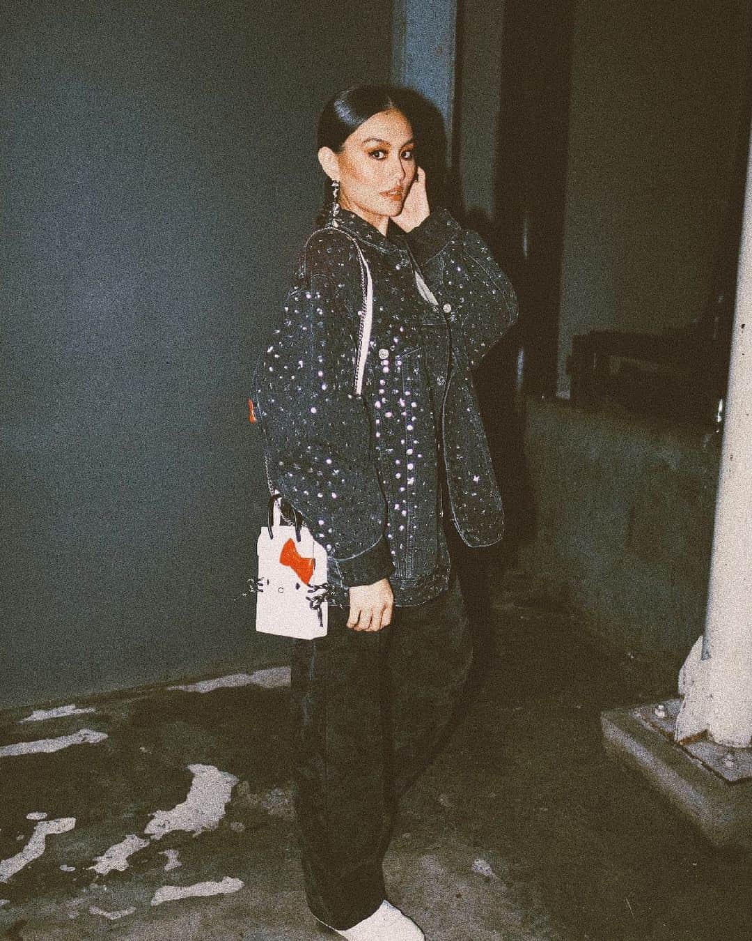 アグネス・モニカのインスタグラム：「One kitty cat. Two kitty cat  #AGNEZMO @balenciaga 🤍」