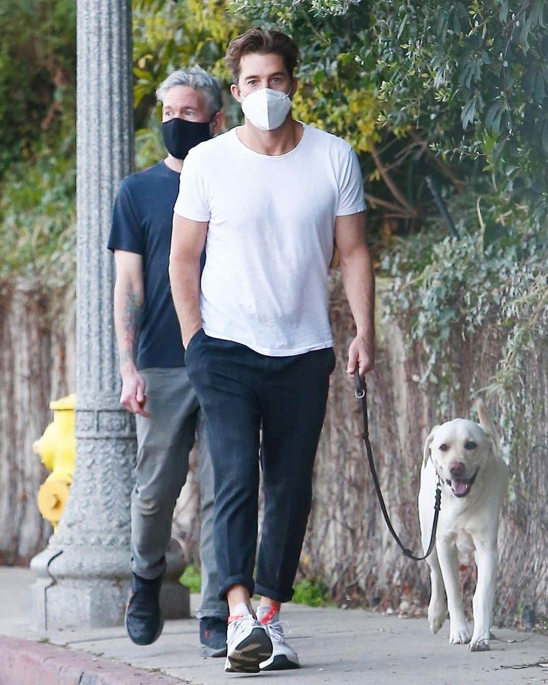 Just Jaredさんのインスタグラム写真 - (Just JaredInstagram)「Former “Felicity” star Scott Speedman is rarely spotted, but we have brand new candid pics of him! He was seen walking his dog with a friend on Friday in L.A. #ScottSpeedman Photo: Backgrid」1月10日 10時03分 - justjared