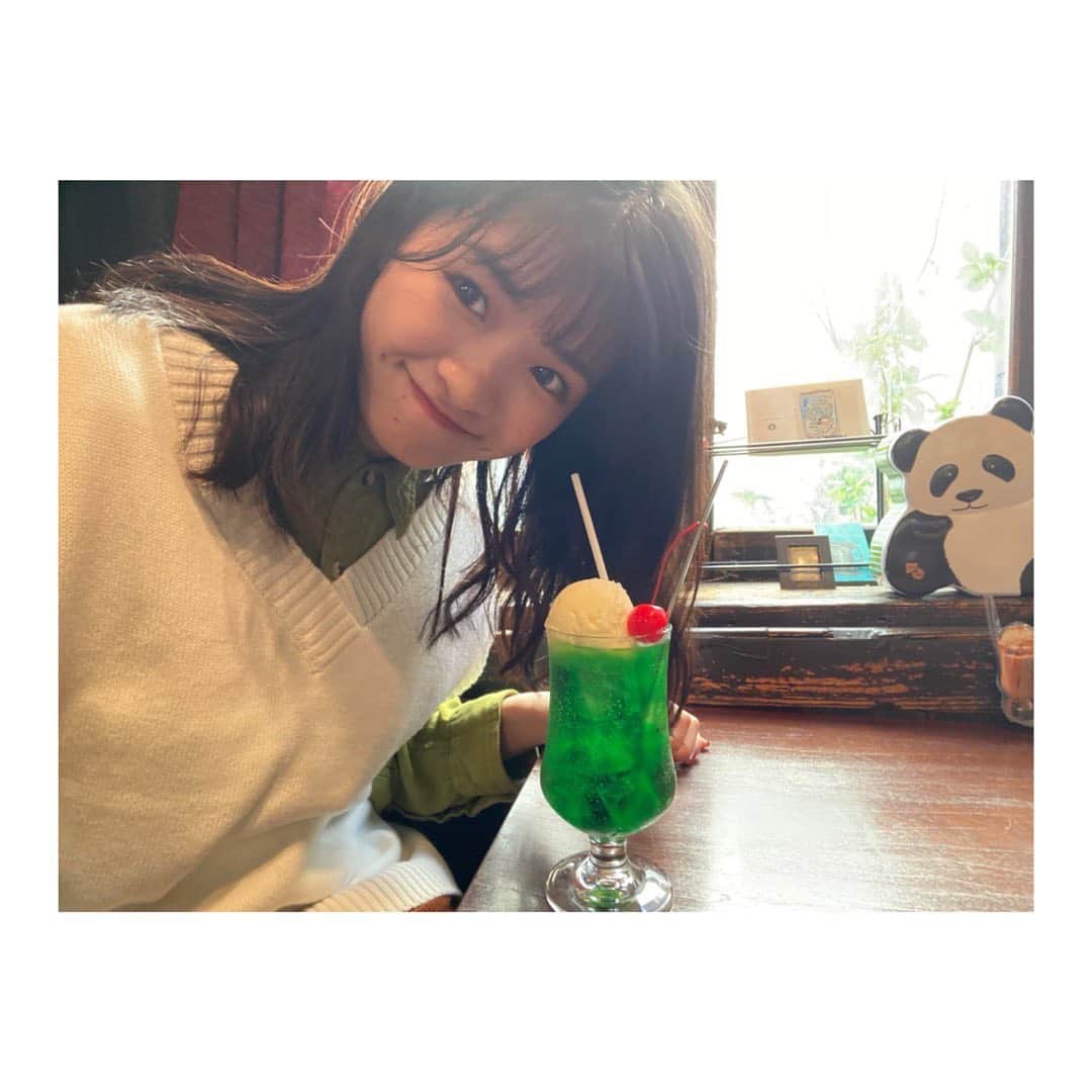 湊胡遥のインスタグラム：「・ 初めての喫茶店！クリームソーダ！ #5分で完飲」