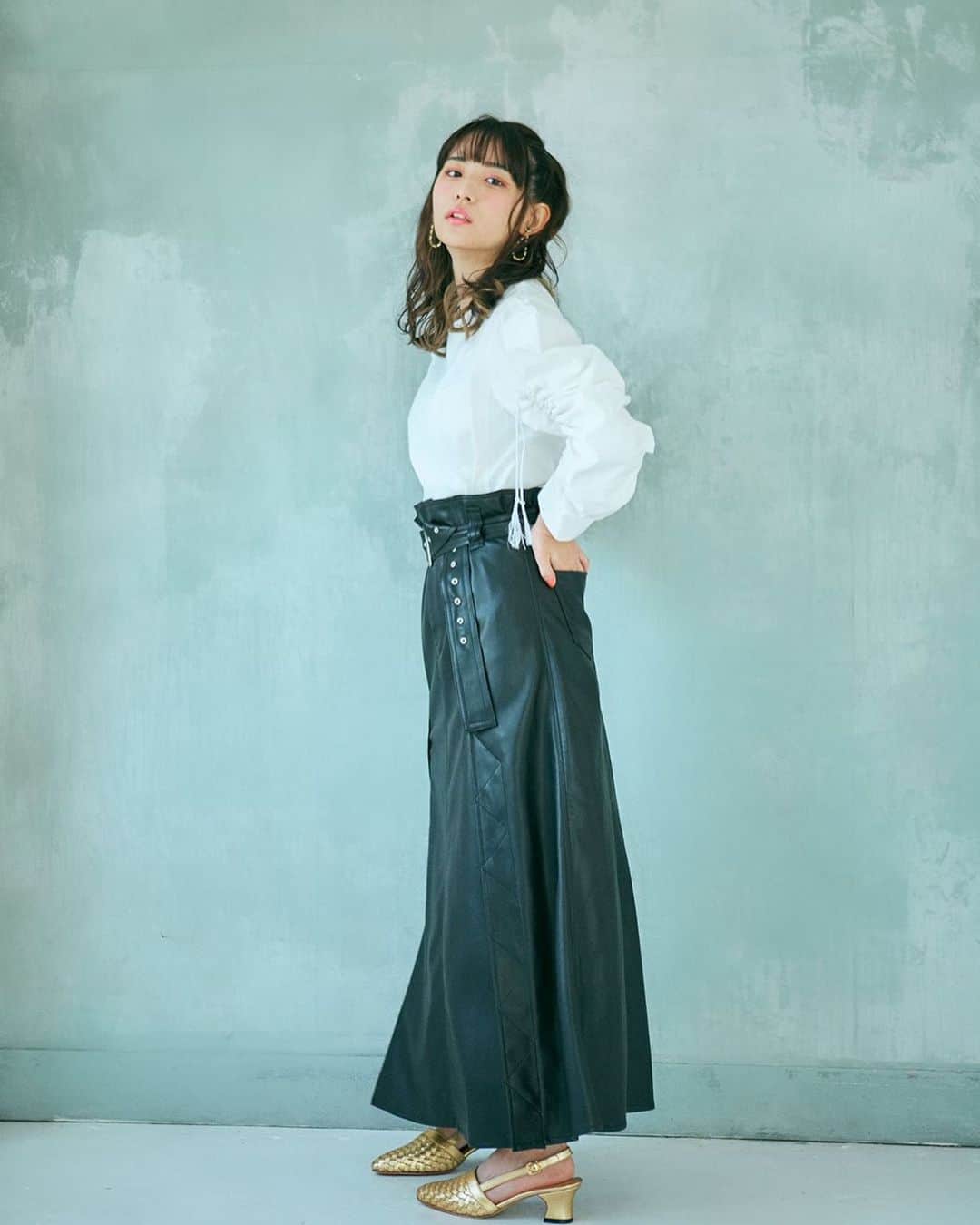 のインスタグラム：「#stayhome  . #photogalleryent  . photo @takataka1960  h&m @anna.hair.makeup  st @misaki28t   #photo #photogallery  #staff」