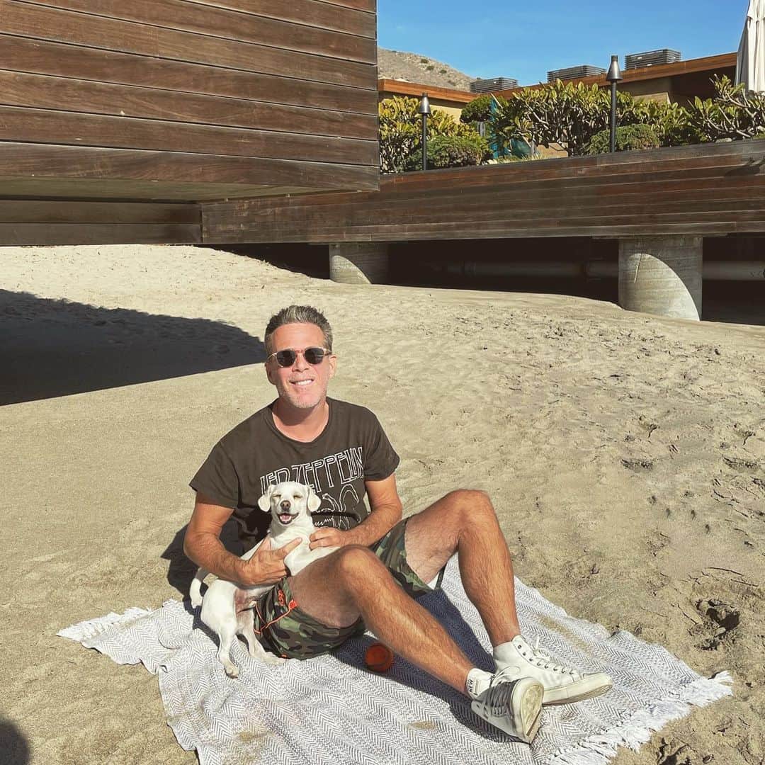 scottlippsのインスタグラム：「Perfect day in Malibu with this little guy and a couple gems... #weekends on the beach @nothingnew #malibu #beach」