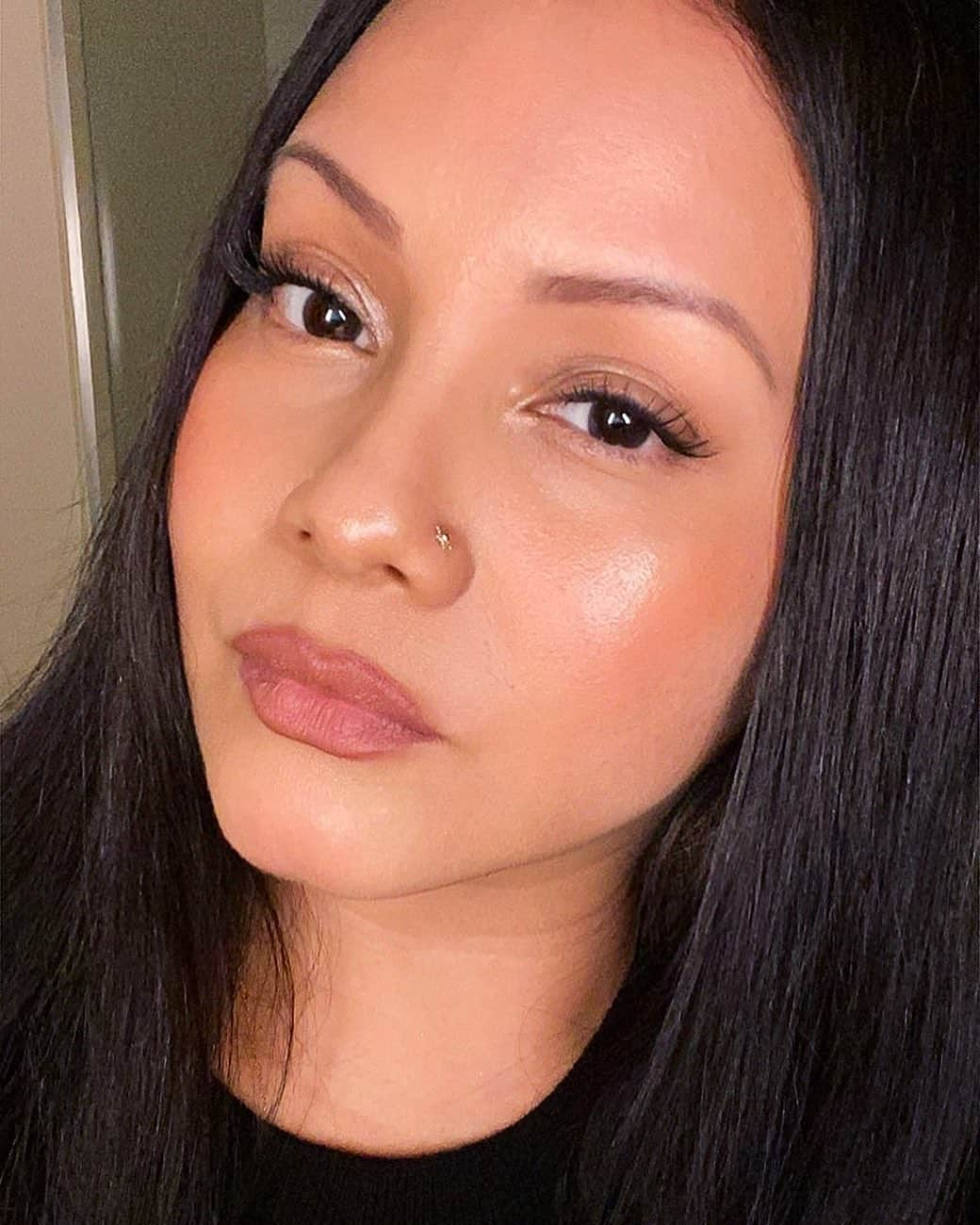 Carolina Gonzalezさんのインスタグラム写真 - (Carolina GonzalezInstagram)「New Year...GLOW GLOW GLOW!!! A sheer veil of radiant and luminous coverage using:  @armanibeauty  -ARMANIPrima Glow-On Moisturizing Balm  -Luminous Silk Foundation 6  -Fluid Sheer 2  -Luminous Silk Concealer 5.75  -A-Blush 54  -A-Contour 21  -A-Highlight 11     @lashify in A12  #MakeupCarolinaGonzalez  #ArmaniGLOW #CGonzalezBeauty」1月10日 10時19分 - cgonzalezbeauty