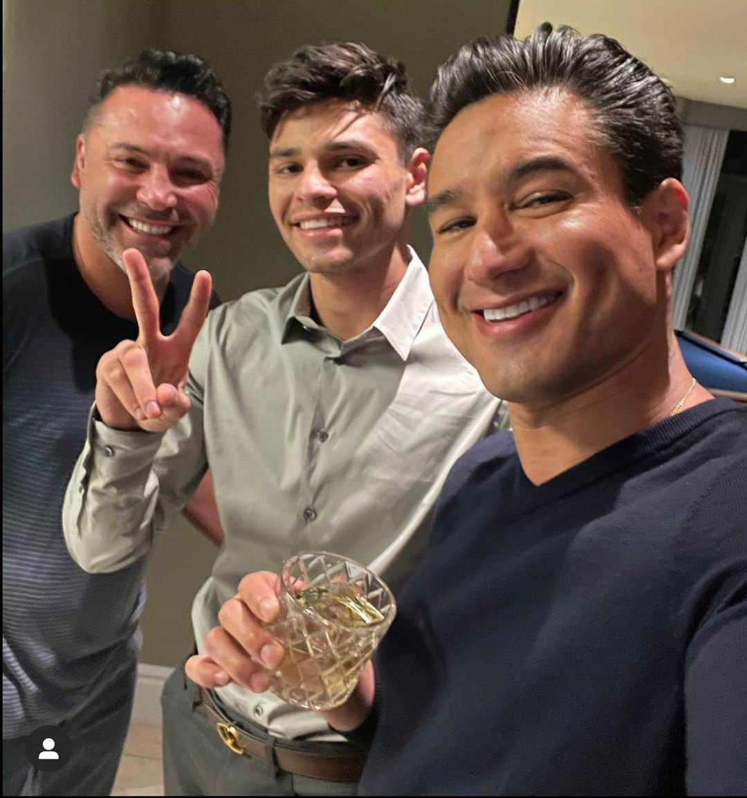 マリオ・ロペスさんのインスタグラム写真 - (マリオ・ロペスInstagram)「🙌🏼 @mariolopezextra  . . . #mariolopez #mariolopezextra #savedbythebell #sbtb #slater #acslater #lopez #lópez #fanbase #fantasyfootball #messi @onwithmariolopez @mariolopez #sbtbmeme #bayside #preppy #onwithmariolopez #sitcom #90ssitcom #zackmorris #delahoya #oscardelahoya #kingryan」1月10日 10時23分 - mariolopezextra