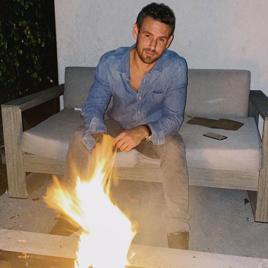ニック・ビオールのインスタグラム：「Fire is hot.」