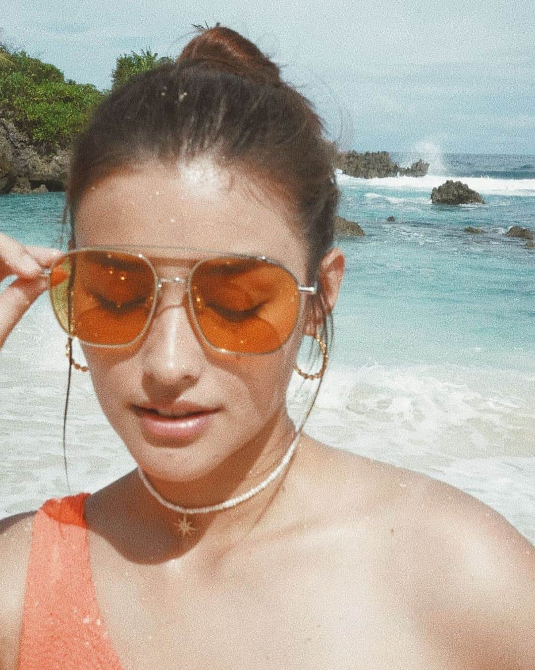 リザ・ソベラーノさんのインスタグラム写真 - (リザ・ソベラーノInstagram)「Ocean air and sand in my hair 🌊」1月10日 11時04分 - lizasoberano