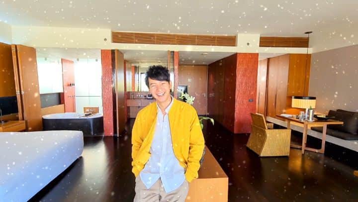 アイス・サランユーのインスタグラム：「ถ้าไม่อยากอ้างว้าง ลองหอบหมอนข้างมาห้องพี่😚น๊ะจะ🤗 Room Tour  @anantara_chiangmai  #anantarachiangmai  #chiangmai  #cnx #icesarunyu  #ไอซ์ศรัณยู  #เชียงใหม่」