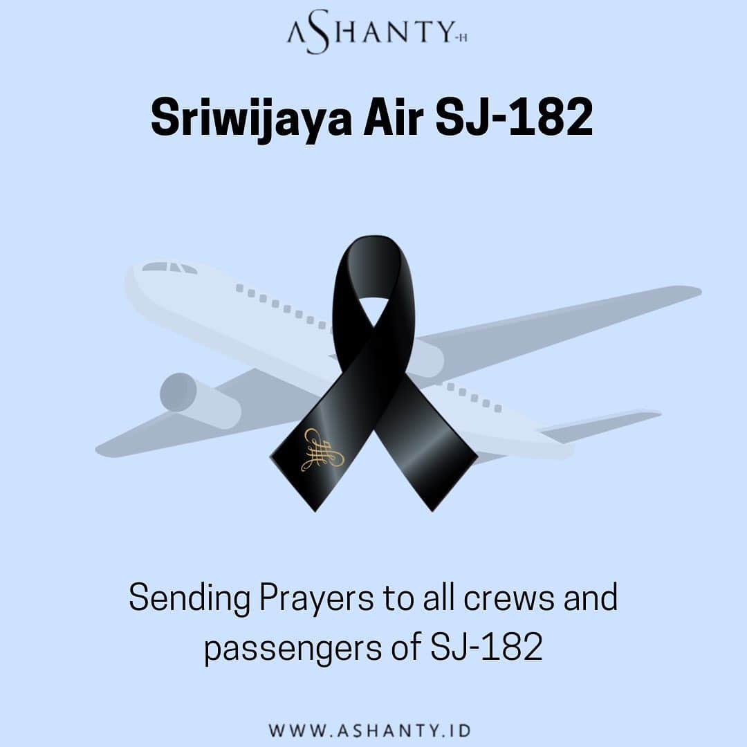ASHANTY BEAUTY CREAM OFFICIALのインスタグラム：「Sending Prayers to all crews and passengers of SJ-182 🖤  #ashantyid」