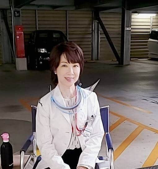 伊藤蘭さんのインスタグラム写真 - (伊藤蘭Instagram)「🩺﻿ こんにちは✨﻿ ﻿ 「DOCTORS～最強の名医～」﻿ 2021新春スペシャル﻿ 初回の放送から﻿ もう10年‼️﻿ ﻿ ひとつの役を﻿ こんなに長く続けるのは﻿ 初めてかも😊﻿ ﻿ 時が経っても﻿ 皆、瞬時にそれぞれの﻿ 役の顔に👍﻿ ﻿ 沢村さんはじめとする﻿ レギュラーメンバーの﻿ 方々や﻿ ゲストの﻿ 石田ひかりさんとも﻿ 久々に会えたので﻿ とっても嬉しい﻿ 撮影でした🎬️💕﻿ ﻿ 今夜放送です﻿ 是非ご覧ください📺️﻿ ﻿ #テレビ朝日﻿ #DOCTORS﻿ #最強の名医﻿ #2021新春スペシャル﻿ #1月10日﻿ #今夜21時放送﻿ #沢村一樹﻿ #高嶋政伸﻿ #比嘉愛未﻿ #黒川智花﻿ #宮地雅子﻿ #正名僕蔵﻿ #滝沢沙織﻿ #浅利陽介﻿ #敦士﻿ #斉藤陽一郎﻿ #尾崎右宗﻿ #阿南敦子﻿ #松坂慶子﻿ #石田ひかり﻿ #橋本じゅん﻿ #野間口徹﻿ #飯尾和樹﻿ #吉田鋼太郎﻿ #小野武彦﻿ #伊藤蘭﻿ #野際陽子﻿ #どうぞお楽しみに 😉」1月10日 12時01分 - ranito_official