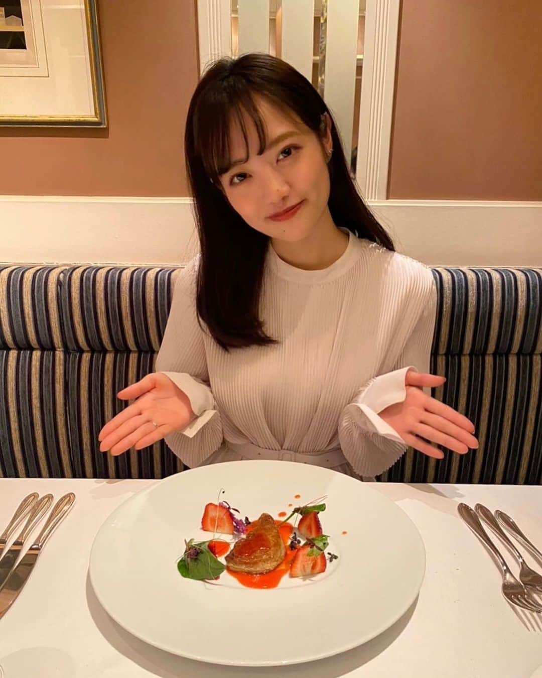 岩本千波さんのインスタグラム写真 - (岩本千波Instagram)「. 早くまたお外行って 美味しいもの食べたいな、、😋💖」1月10日 11時54分 - chinami_cohina