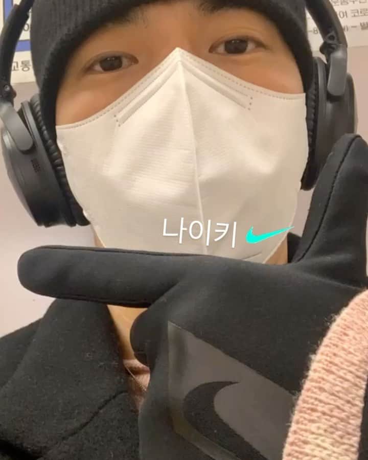 ト・サンウのインスタグラム：「나이키, 닭발, 최애 젤리, 남산 🤟」