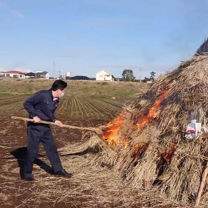 木原稔のインスタグラム：「コロナ退散！「どんどや」で無病息災を祈願しました。」