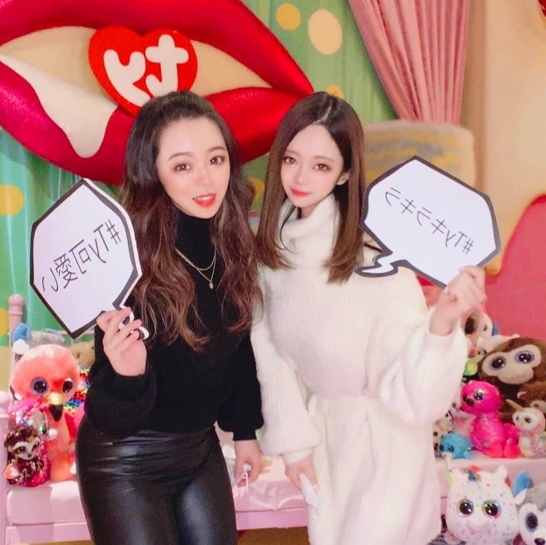 HINAのインスタグラム：「 🍭😜❤️🍭😜💙🍭😜💜 𝕂𝕒𝕨𝕒𝕚𝕚 𝕄𝕠𝕟𝕤𝕥𝕖𝕣 ℂ𝕒𝕗𝕖 👾🍬 気分はディズニー🧋♬︎    #harajukucafe #カフェ女子 #instaphoto #原宿カフェ #photography #カフェ女子 #photogenic_jp #カフェスダラム#genic_cafe #東京カフェ巡り #ty #タイ #コラボカフェ #hungryinjapan #instagramjapan #お洒落カフェ #インスタ映えカフェ #monstercafe #photospot 」