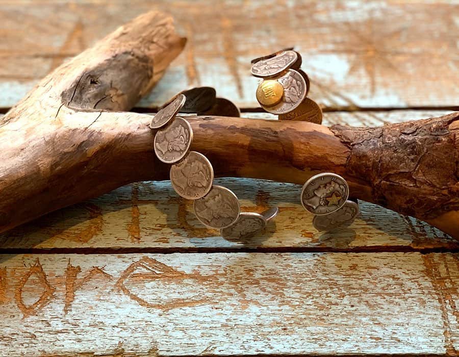 のインスタグラム：「Button Works Mercury Dime Coin Bangle  #standardcalifornia  #スタンダードカリフォルニア #buttonworks #ボタンワークス #bangle #バングル #fashion #ファッション」