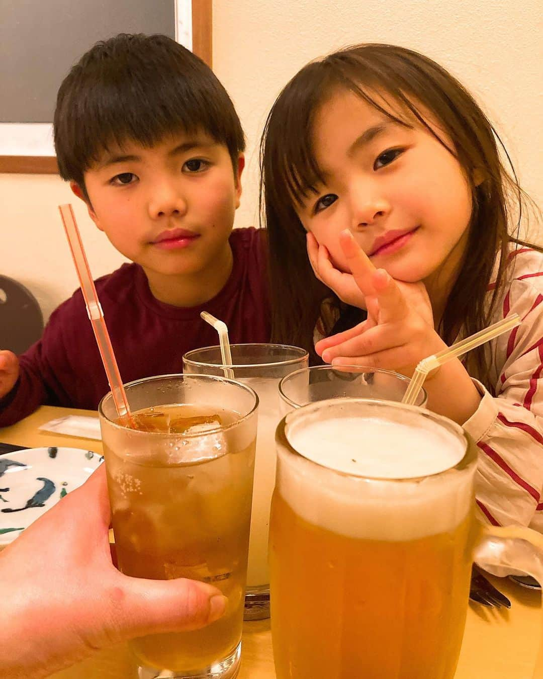 大西宏明さんのインスタグラム写真 - (大西宏明Instagram)「小浜島旅行記✨  ３日目の夕食🍽🍻  オリオンビールとモズクの天ぷらは裏切らない😋  小浜島にはタクシーがないのでお店を予約したらホテルまでの送迎がついてきます🤩  #小浜島グルメ  #ふくぎ #島居酒屋 #オリオンビール #マグロレアカツ #もずくの天ぷら  #ソーキ #おでん #フーチャンプルー  #もずく酢  #小浜島 #家族旅行 #３日目の夕食 #旅行記  #旅スタグラム  #八重山諸島 #島の温もり #家族の時間  #旅行写真  #旅行好きな人と繋がりたい  #美味しいもの  #美味しいもの好きな人と繋がりたい  #焼肉好きな人と繋がりたい  #野球好きな人と繋がりたい  #smile #ほなっ！！」1月10日 12時18分 - ohnishi_hiroaki_0428