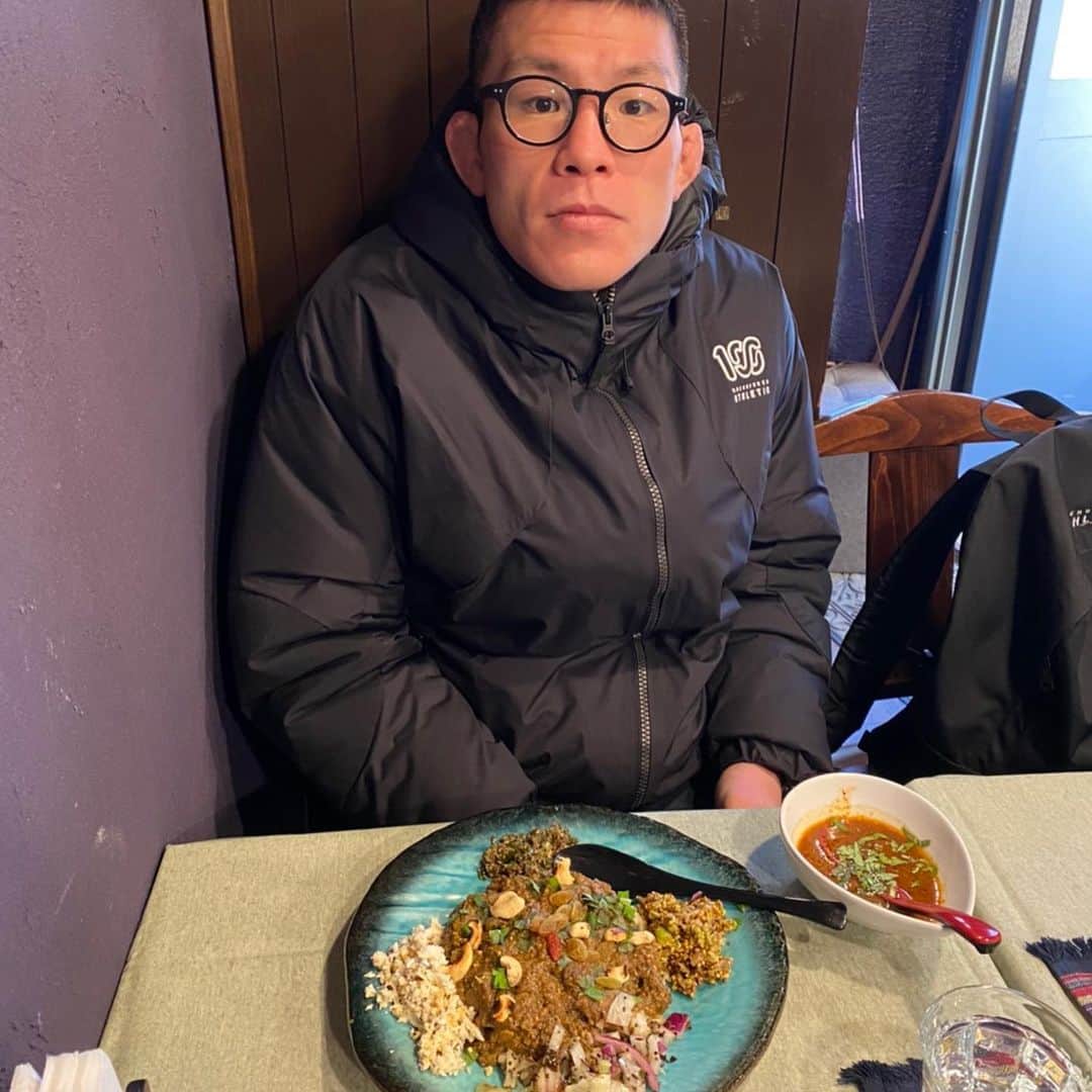 青木真也のインスタグラム：「新年初プンジェ。ヨーグルトマトンとザクロ。#currypunje #カレー#青木真也 #curry #池袋#onehundredathletic」