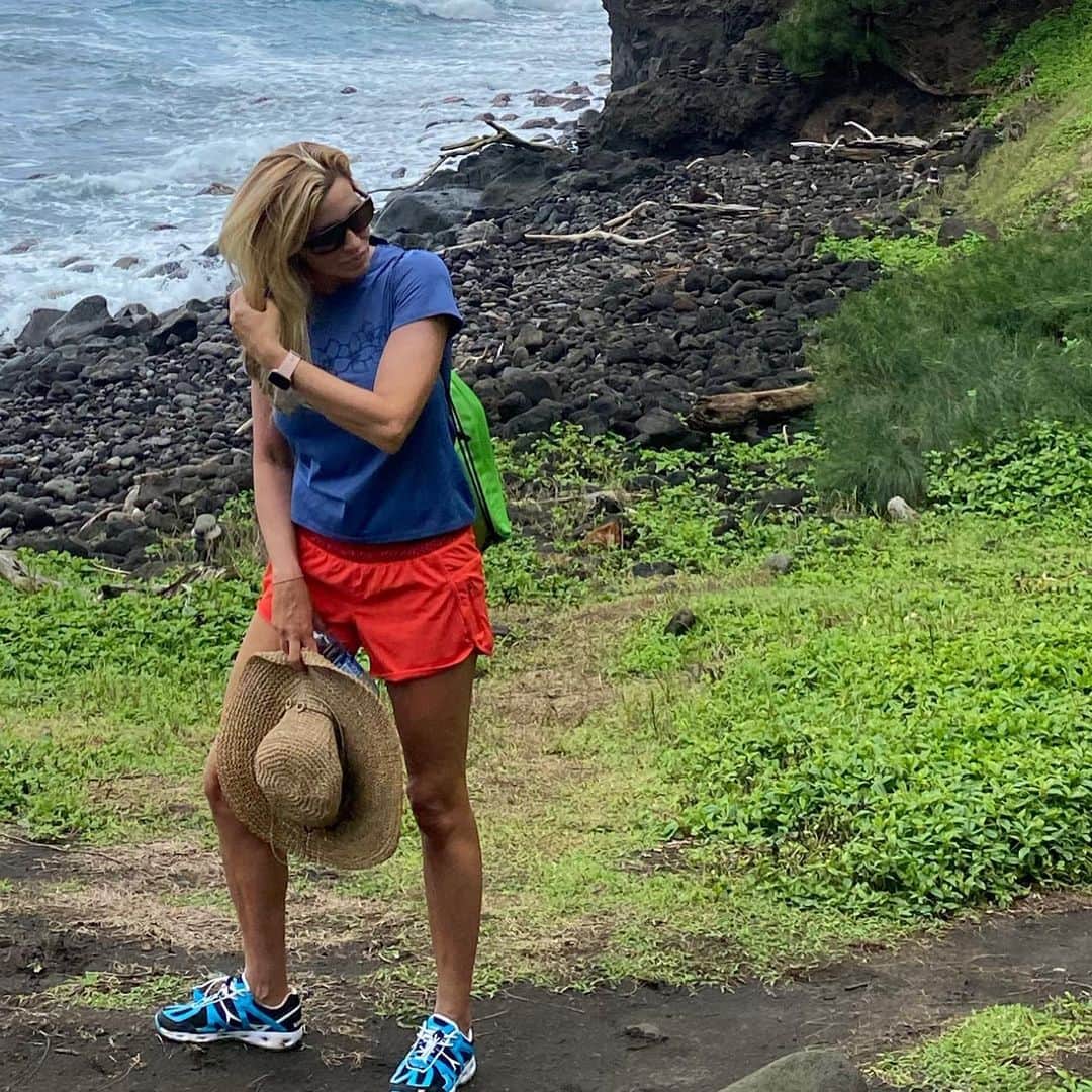 カミール・グラマーのインスタグラム：「Off the grid.. 😉」