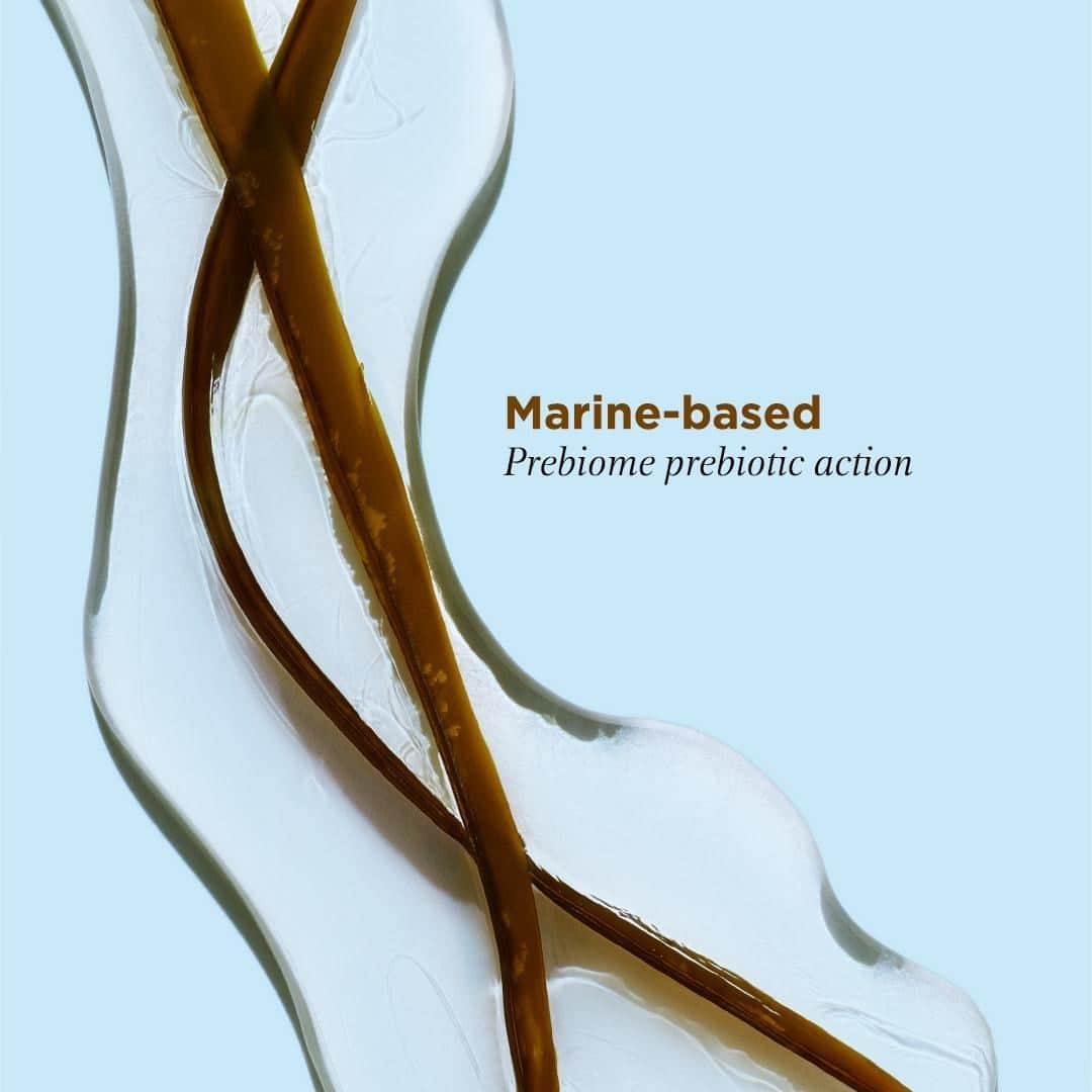 Clarins Canadaのインスタグラム：「Did you know? All of us have a unique skin microbiota, an ecosystem of bacterias that live on the skin’s surface.⁣ Fact: External aggressors can knock skin's microbiota off course, causing it to become irritated and vulnerable to infections.⁣ Fact: Our new Expert Cleansers have been formulated with pure ingredients to reinforce and help balance your skin.😇⁣ __________⁣ Le saviez-vous ? Nous possédons tous un microbiote cutané unique, un écosystème de bactéries qui vivent à la surface de la peau. ⁣ Fait : Les agressions extérieures peuvent déséquilibrer le microbiote de la peau, l'irritant et le rendant plus vulnérable aux infections.⁣ Fait : Nos nouveaux Experts Démaquillants ont été formulés avec des ingrédients permettant de maintenir et de renforcer l'équilibre naturel de votre peau. 😇⁣ .⁣ .⁣ .⁣ #Clarins #ItsAllAboutYou #ClarinsDomain #ClarinsSkincare #MicriobioteComplex」