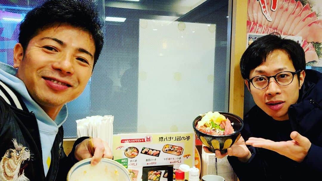 のインスタグラム：「#お寿司  #Kいち さん  早く奥さんに会いたい泣  #飯テロ #マグロ丼 #昼飯」