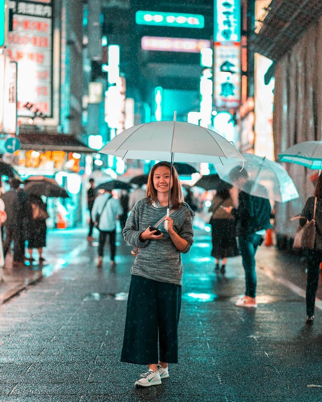 ジャニス・ウン・リーのインスタグラム：「🌧🌧🌧」